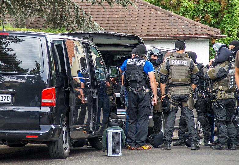 In Stuttgart musste das SEK ausrücken, weil ein Mann in einer Anwaltskanzlei eine Geisel nahm.