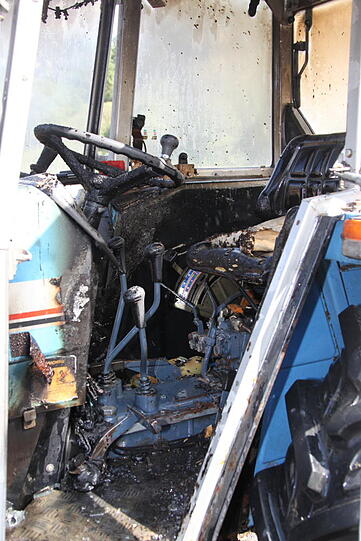 Der Motorblock eines Traktors hatte gebrannt. Die Feuerwehr hatte den Brand schnell im Griff.