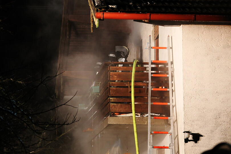 Das Haus in Pittenhart stand in den Abendstunden im Flammen.