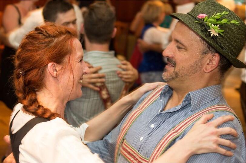 Bayerische Tanzgaudi für alle, die Dreher, Polka & Co lernen wollen