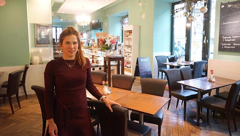 Katharina Stadler hat viel mitgemacht im letzten Jahr. Ihr Café Kustermann war gerade wieder angelaufen. Jetzt bereitet sie sich auf den schlimmsten Fall vor.