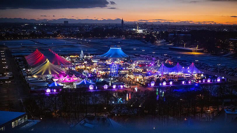 Ein bunt leuchtendes Festivalgelände. Hier konnte man das Jahresende stimmungsvoll verbringen.