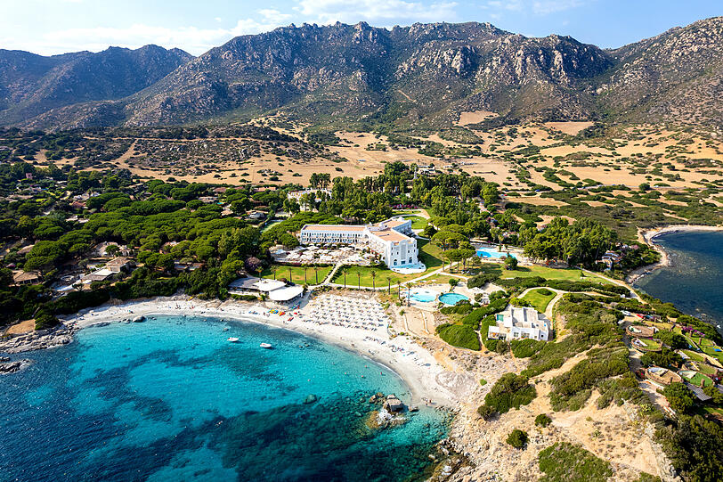 Das Falkensteiner Resort Capo Boi: ein Paradies zwischen Berg und Meer, eingebettet in ein Marina Naturschutzgebiet.