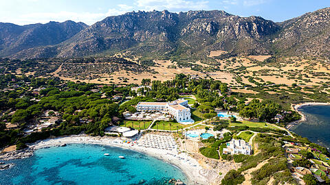 Das Falkensteiner Resort Capo Boi: ein Paradies zwischen Berg und Meer, eingebettet in ein Marina Naturschutzgebiet.
