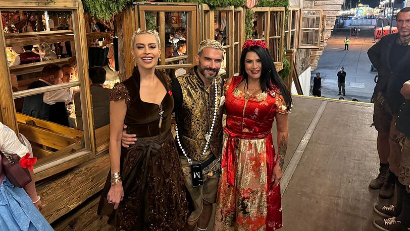 Iris Klein trifft auf dem Balkon von Käfers Wiesn-Schänke auf die Oktoberfest-Dauergäste Verena Kerth und Marc Terenzi Iris Klein trifft auf dem Balkon von Käfers Wiesn-Schänke auf die Oktoberfest-Dauergäste Verena Kerth und Marc Terenzi