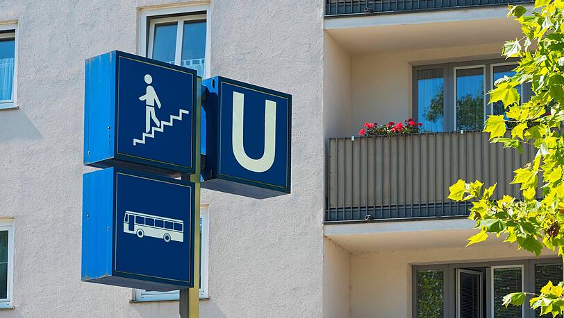 Die U-Bahn-Station am Harras ist nach einem Unfall mit einer entgleisten U-Bahn bis Freitagabend nicht mehr anfahrbar.