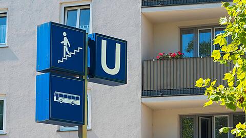 Die U-Bahn-Station am Harras ist nach einem Unfall mit einer entgleisten U-Bahn bis Freitagabend nicht mehr anfahrbar.
