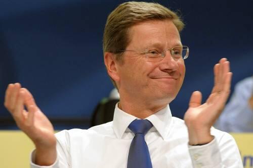 Bald noch mehr zu lachen? FDP-Chef Guido Westerwelle beim Parteitag in Potsdam.
