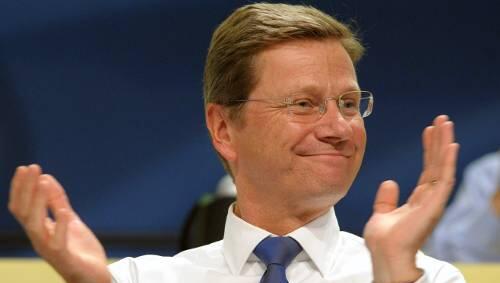 Bald noch mehr zu lachen? FDP-Chef Guido Westerwelle beim Parteitag in Potsdam. Bald noch mehr zu lachen? FDP-Chef Guido Westerwelle beim Parteitag in Potsdam.