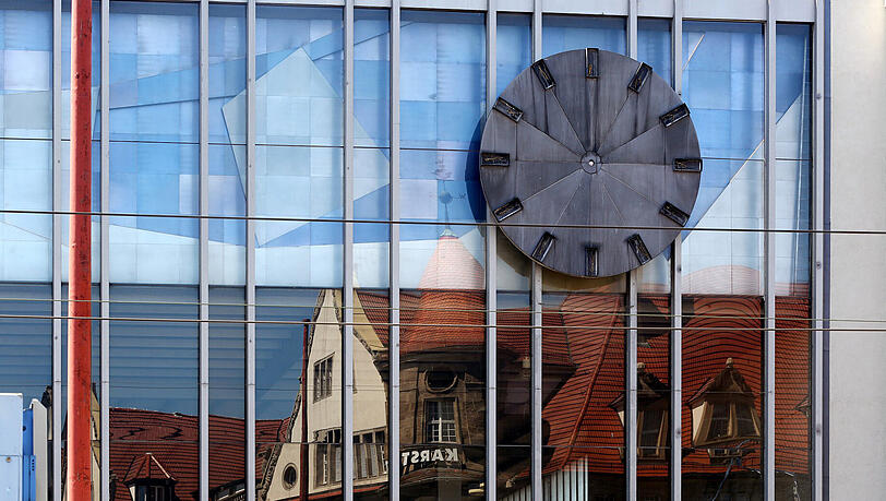 Die Uhr am Hauptbahnhof kommt am Donnerstag wieder zurück. Die Uhr am Hauptbahnhof kommt am Donnerstag wieder zurück.