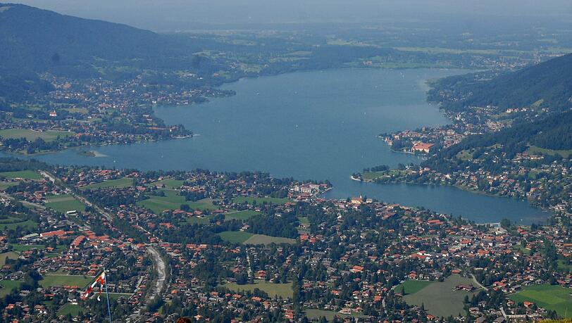 Unten mag sich die Landschaft verändern, oben am Berg bewahrt man den Überblick, so wie hier am Wallberg. Unten mag sich die Landschaft verändern, oben am Berg bewahrt man den Überblick, so wie hier am Wallberg.