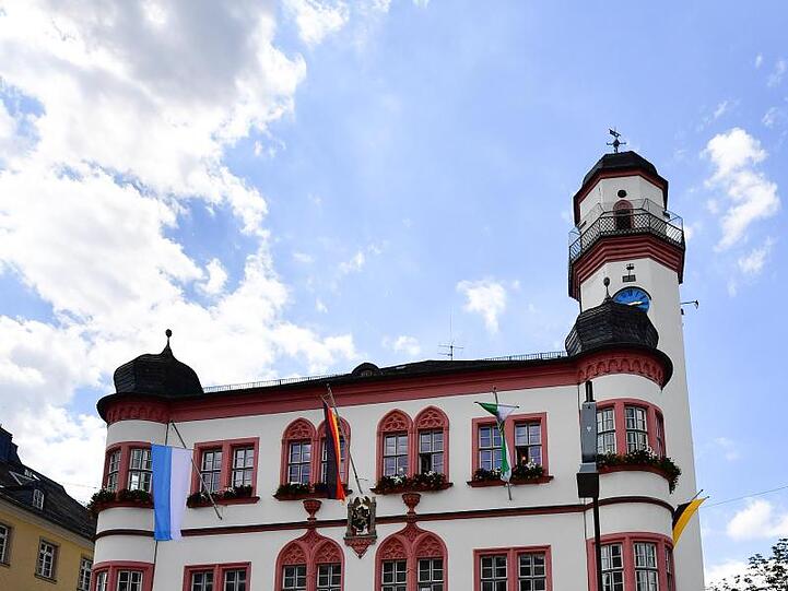 Das Rathaus der Stadt Hof. Foto: Matthias Merz/dpa/Archivbild