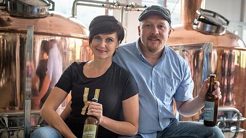 Marta und Thomas Girg brauen in Hadern regelmäßig fünf Sorten Bier - und alle davon mit ökologischen Zutaten.