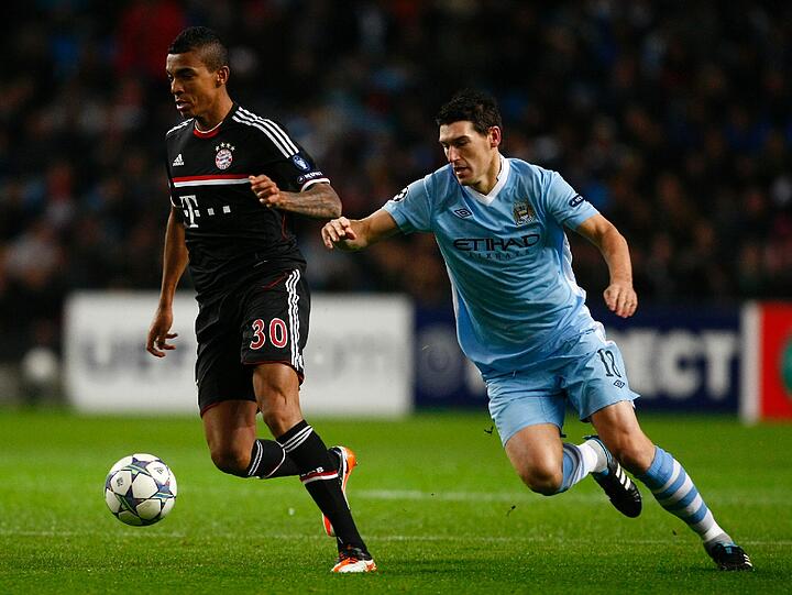 LUIZ GUSTAVO, NOTE 5: Fiel durch ein hartes Einsteigen gegen Silva auf, bekam Gelb (35.). Ansonsten im Energiesparmodus. Hat sich hoffentlich nicht erkältet.