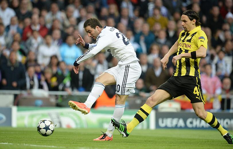 NEVEN SUBOTIC: Konsequent im Zweikampf. Mit gutem Stellungs- und 
Kopfballspiel war der Serbe einer der großen Stützen in der 
Abwehrkette.