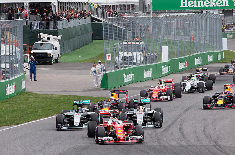 Kurz nach dem Start führte Sebastian Vettel noch. Doch am Ende siegte Lewis Hamilton.