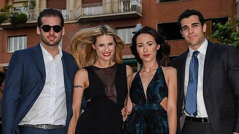 Michelle Hunziker (li.) und Tochter Aurora mit ihren Männern Tomaso (li.) und Goffredo