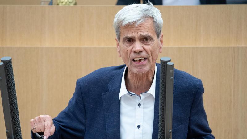 Der AfD-Politiker Wolfgang Gedeon sitzt als fraktionsloser Abgeordneter im Landtag von Baden-Württemberg. Der AfD-Politiker Wolfgang Gedeon sitzt als fraktionsloser Abgeordneter im Landtag von Baden-Württemberg.