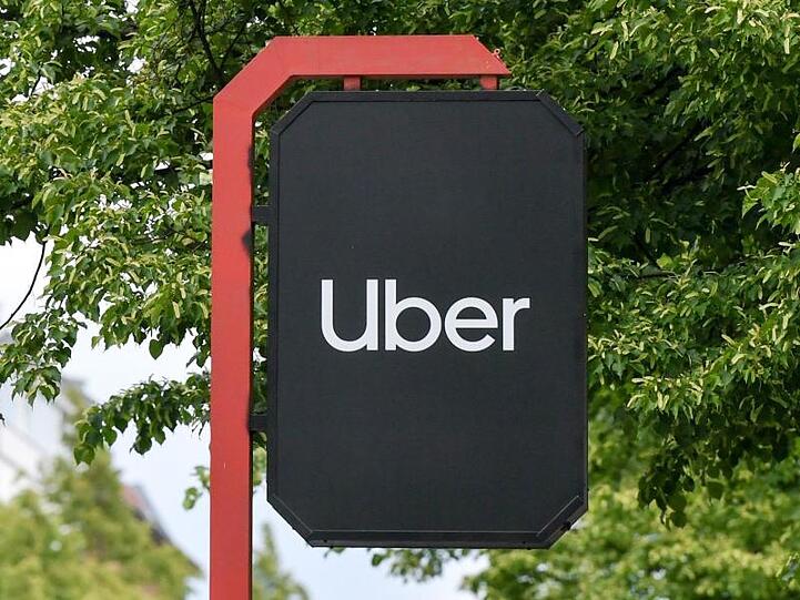 Ein Gericht hat es Uber untersagt, seine Fahrdienste nach dem bisherigen Verfahren zu vermitteln.