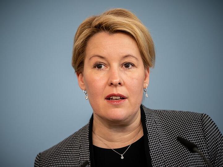 Franziska Giffey (SPD), Bundesministerin für Familie, Senioren, Frauen und Jugend, spricht zu Maßnahmen ihres Ministeriums im Rahmen der Corona-Krise.