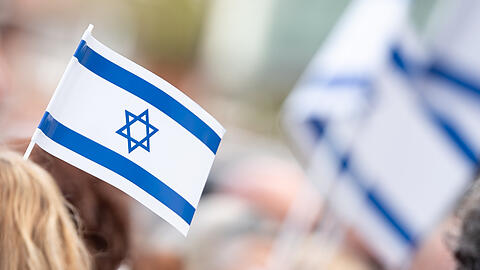 Weil er eine unauffällige Israel-Flagge dabei hatte, ist ein kleiner Bub von einem Unbekannten angepöbelt worden. (Symbolbild)