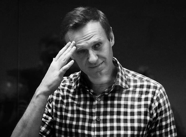Der russische Kreml-Kritiker Alexej Nawalny ist am 16. Februar im Alter von 47 Jahren gestorben. Laut den Informationen des Verteidigungsgeheimdienstchef der Ukraine, Kyrylo Budanow, war Nawalny durch ein Blutgerinnsel gestorben.