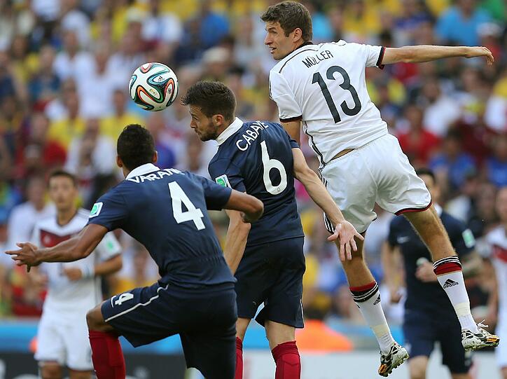 Thomas Müller - Note 3 -  Lief unermüdlich, prallte (zu) oft auf Haudegen Evra.