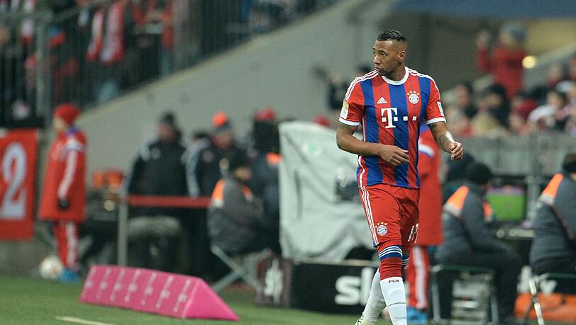 Für Jerome Boateng war im Spiel gegen Schalke frühzeitig Schluss. Für Jerome Boateng war im Spiel gegen Schalke frühzeitig Schluss.