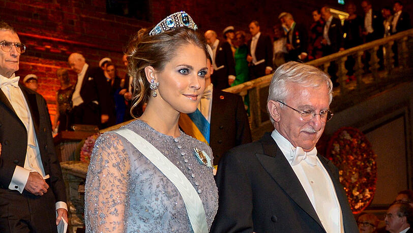 Prinzessin Madeleine von Schweden mit dem Biochemiker Paul Modrich beim Nobelpreis-Bankett. Prinzessin Madeleine von Schweden mit dem Biochemiker Paul Modrich beim Nobelpreis-Bankett.