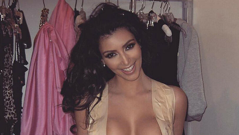 Zickenalarm: Bette Midler macht sich über Kim Kardashians Nackt-Selfies lustig. Eine Auswahl der freizügigsten Bilder. Zickenalarm: Bette Midler macht sich über Kim Kardashians Nackt-Selfies lustig. Eine Auswahl der freizügigsten Bilder.