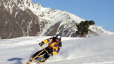 Elegante Abfahrt mit dem Snowbike, Foto: Snowbike-Team Elegante Abfahrt mit dem Snowbike, Foto: Snowbike-Team