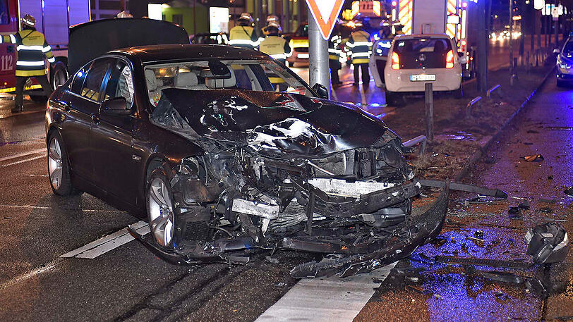 Der BMW-Fahrer blieb bei dem Unfall nahezu unverletzt.