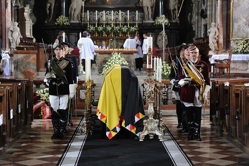 In einer zweiwochigen Zeremonie nehmen, Adlige, Freunde, Prominente und ganz Wien von Otto von Habsburg-Lothringen Abschied.