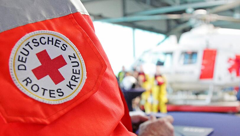 Ein 71-jähriger Bergsteiger aus dem Ostallgäu ist in Tirol tödlich verunglückt. Nach zwei Tagen Suche wurde die Leiche des Mannes gefunden. Er war 100 Meter in die Tiefe gestürzt. (Symbolbild) Ein 71-jähriger Bergsteiger aus dem Ostallgäu ist in Tirol tödlich verunglückt. Nach zwei Tagen Suche wurde die Leiche des Mannes gefunden. Er war 100 Meter in die Tiefe gestürzt. (Symbolbild)