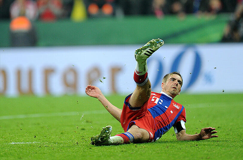 Fünfter und finaler Akt: Philipp Lahm (und nach ihmn Xabi Alonso)rutscht beim Elfmeter aus.