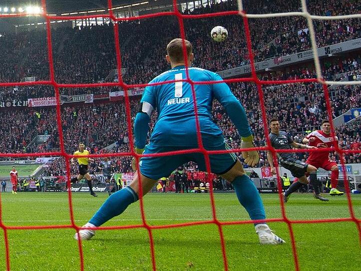 Torwart Manuel Neuer von München in Aktion. Foto: Federico Gambarini