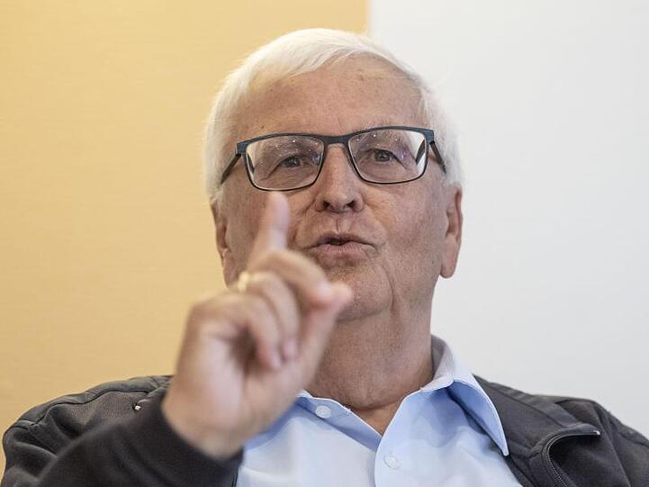Der ehemalige DFB-Präsident Theo Zwanziger fordert vom DFB eine intensive und zielgerichtete Aufklärung der Sommermärchen-Affäre.