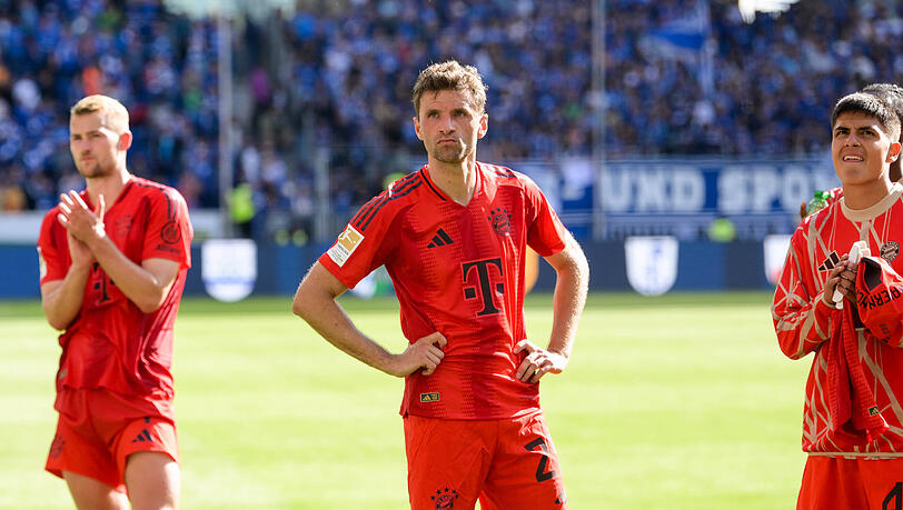 Nach der 2:4-Niederlage in Sinsheim gibt Thomas Müller (m.) zu, dass er nicht das Gespräch mit den Verantwortlichen des FC Bayern bezüglich einer Weiterbeschäftigung von Thomas Tuchel gesucht hat.