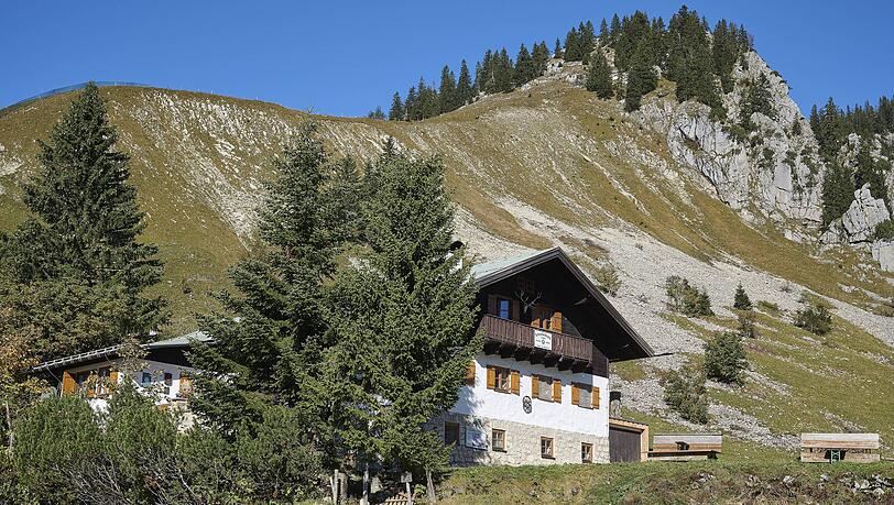 Die Sch&ouml;nfeldh&uuml;tte in den Bayerischen Voralpen.