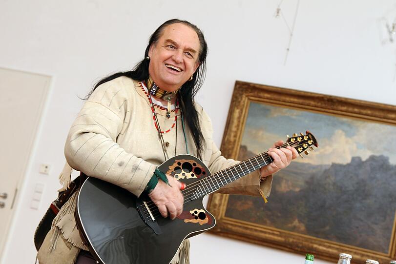 Bilder von Isarindianer Willy Michl und seiner Cora.