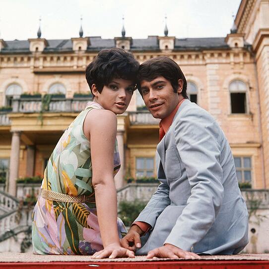 Kino-Hit in den 70er Jahren: Uschi Glas mit Roy Black (&dagger;) in &bdquo;Immer Ärger mit den Paukern&ldquo;.