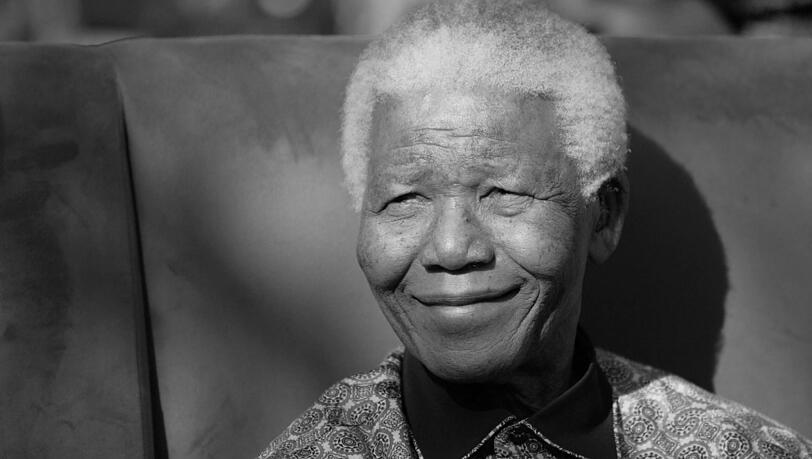 Der ehemalige südafrikanische Präsident Nelson Mandela ist am Donnerstagabend verstorben. Der ehemalige südafrikanische Präsident Nelson Mandela ist am Donnerstagabend verstorben.