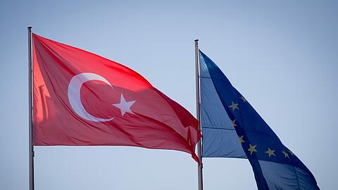 Die EU ist "gegenüber der Türkei kein Bittsteller", stellt Bundeskanzler Kern klar. Foto: Kay Nietfeld
