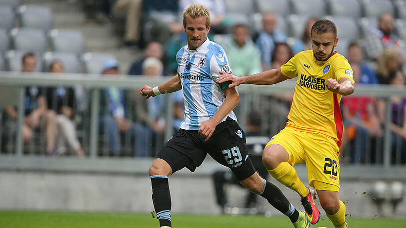 Ylli Sallahi (re.) trainierte am Montag beim TSV 1860 München mit.