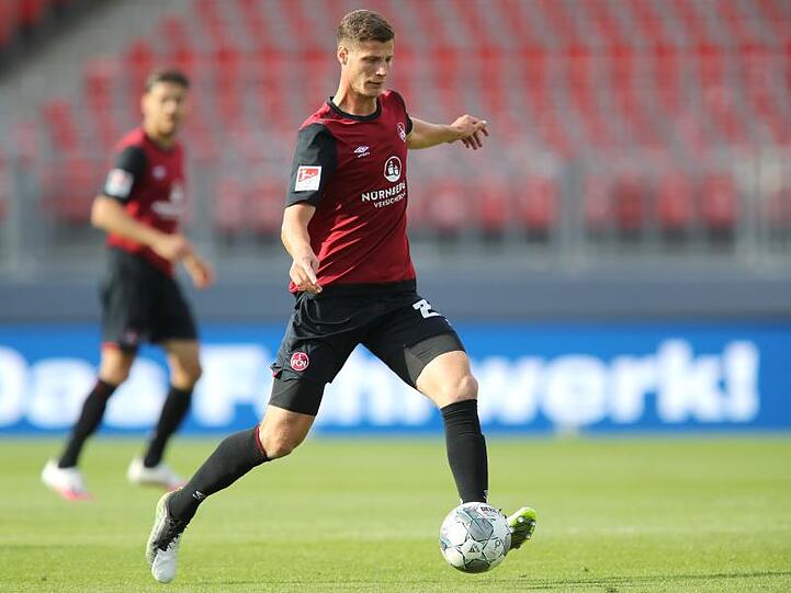 Werder Bremen hat nach übereinstimmenden Medienberichten Patrick Erras vom Zweitligisten 1. FC Nürnberg verpflichtet. Foto: Daniel Karmann/dpa/Archivbild