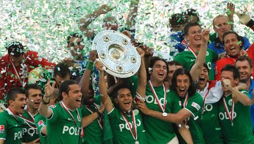 Die Wolfsburger feiern den Titel. Die Wolfsburger feiern den Titel.