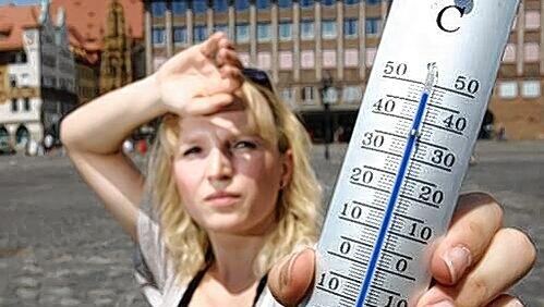 Der Hauptmarkt heizte sich am Wochenende zum Glutkessel auf: Bei 48 Grad verging selbst Stefanie (27) das Lachen. Der Hauptmarkt heizte sich am Wochenende zum Glutkessel auf: Bei 48 Grad verging selbst Stefanie (27) das Lachen.
