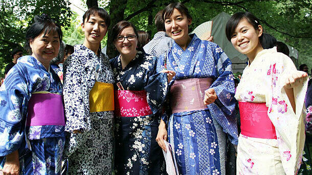 Das Japanische Generalkonsulat, der Japan Club München und die Deutsch-Japanische Gesellschaft in Bayern laden am Samstag zum 20. Japanfest im Englischen Garten am japanischen Teehaus.