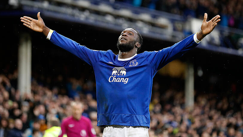 Romelu Lukaku wechselt für 100 Millionen Euro nach Manchester. Romelu Lukaku wechselt für 100 Millionen Euro nach Manchester.