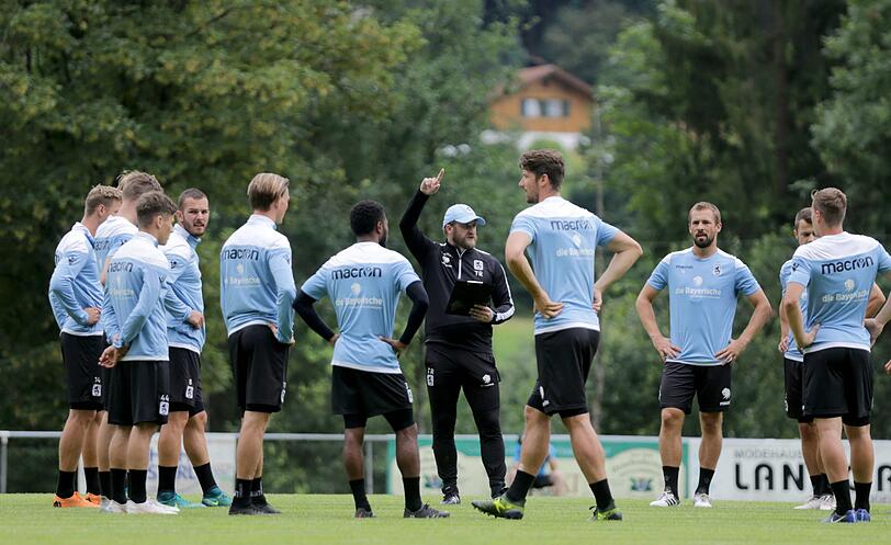 Die Löwen bei ihrer ersten Einheit im Trainingslager in Bodenmais. Die Bilder.